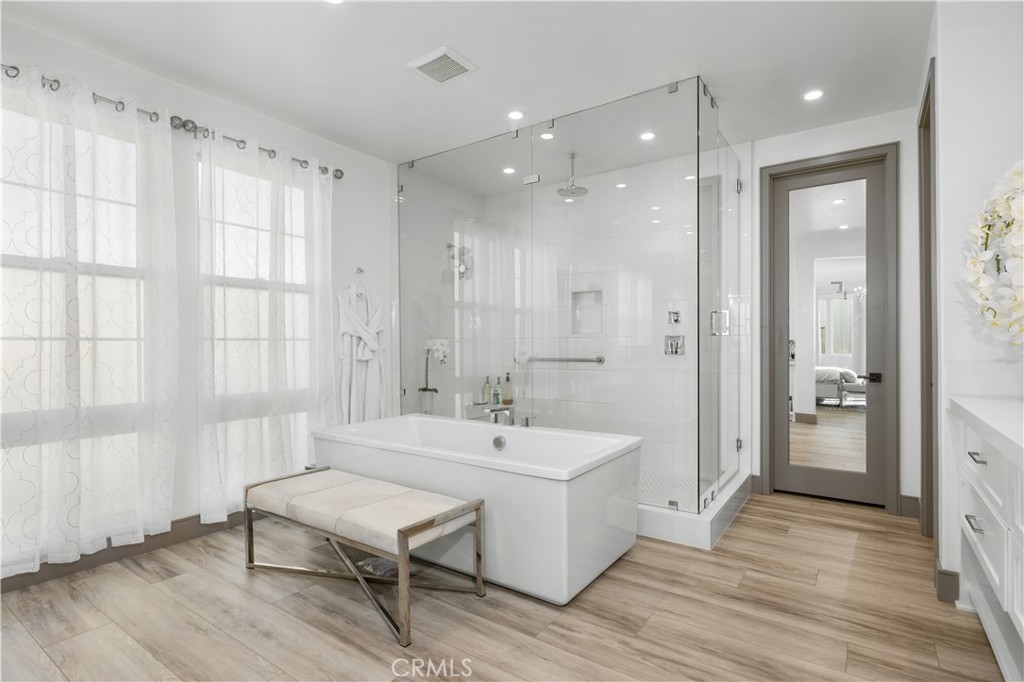 A property available for sale at 10 Ocean Place, Seal Beach, CA 90740.