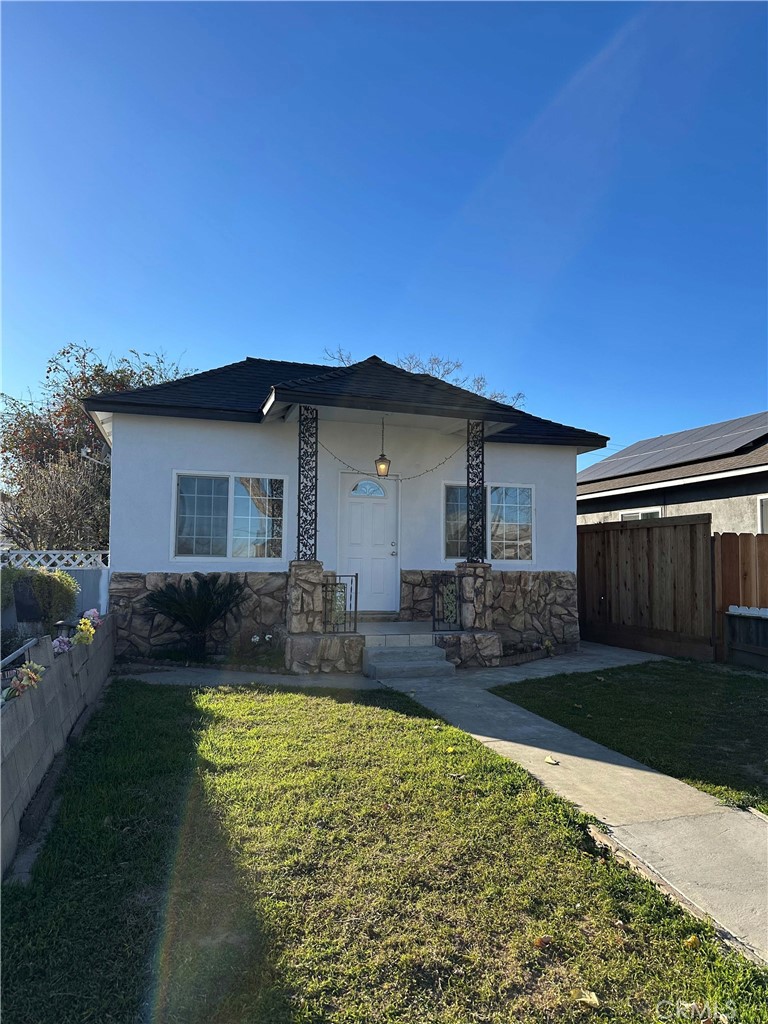 A property available for sale at 531 6th Street, Gustine, CA 95322.