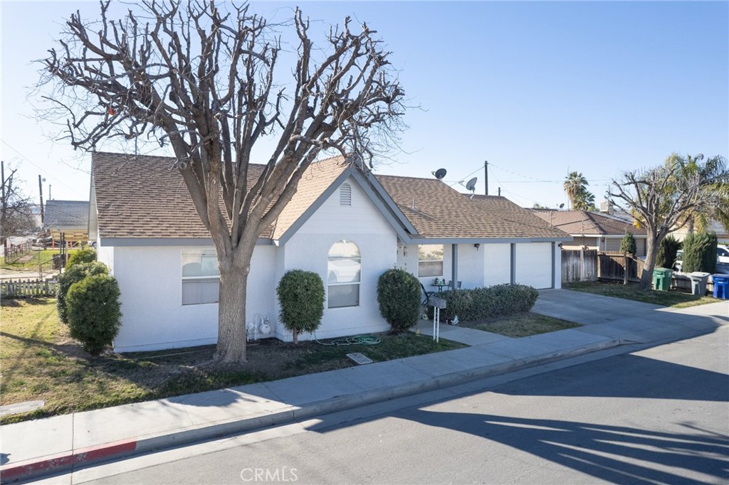 A property available for sale at 298 E Valley Street, Coalinga, CA 93210.