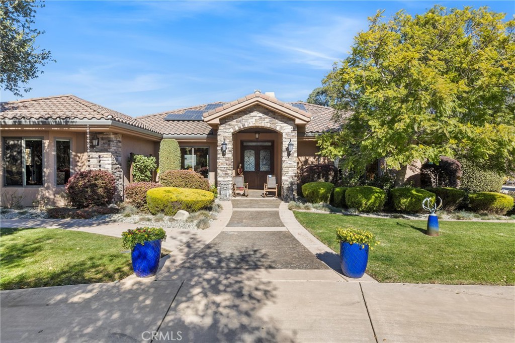 A property available for sale at 325 Red Oak Way, Arroyo Grande, CA 93420.