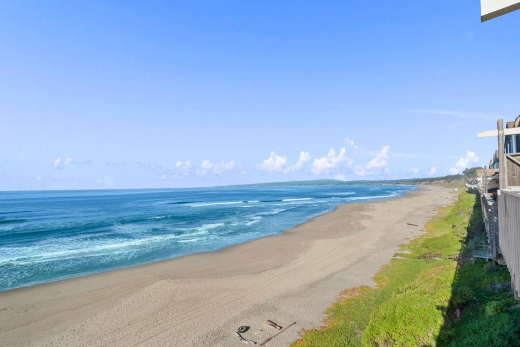 A property available for sale at 476 Oceanview Drive, La Selva Beach, CA 95076.