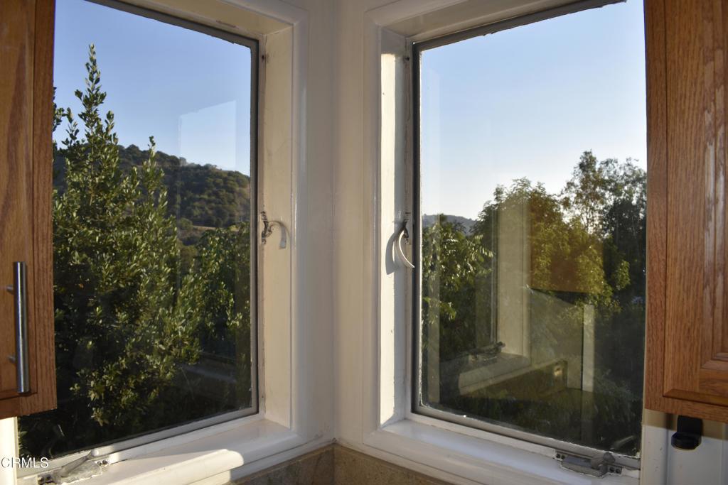 A property available for rent at 5022 c Echo Street c, Highland Park, CA 90042.
