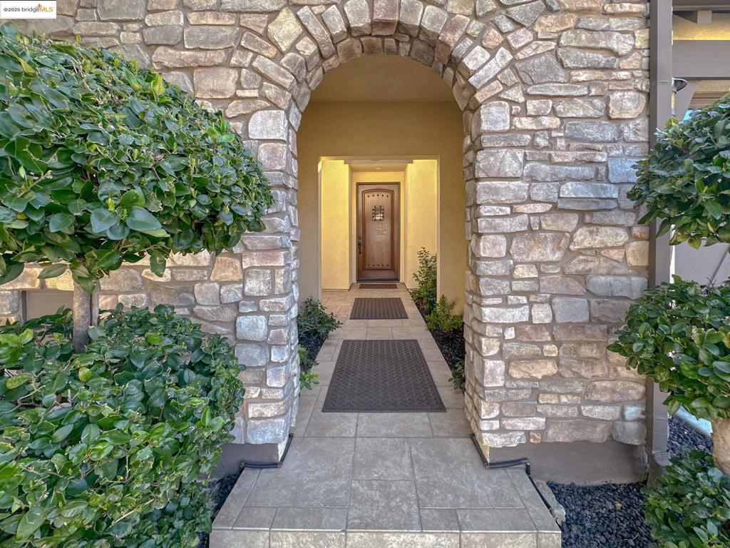 A property available for sale at 1637 Healing Rock Ct, Brentwood, CA 94513.