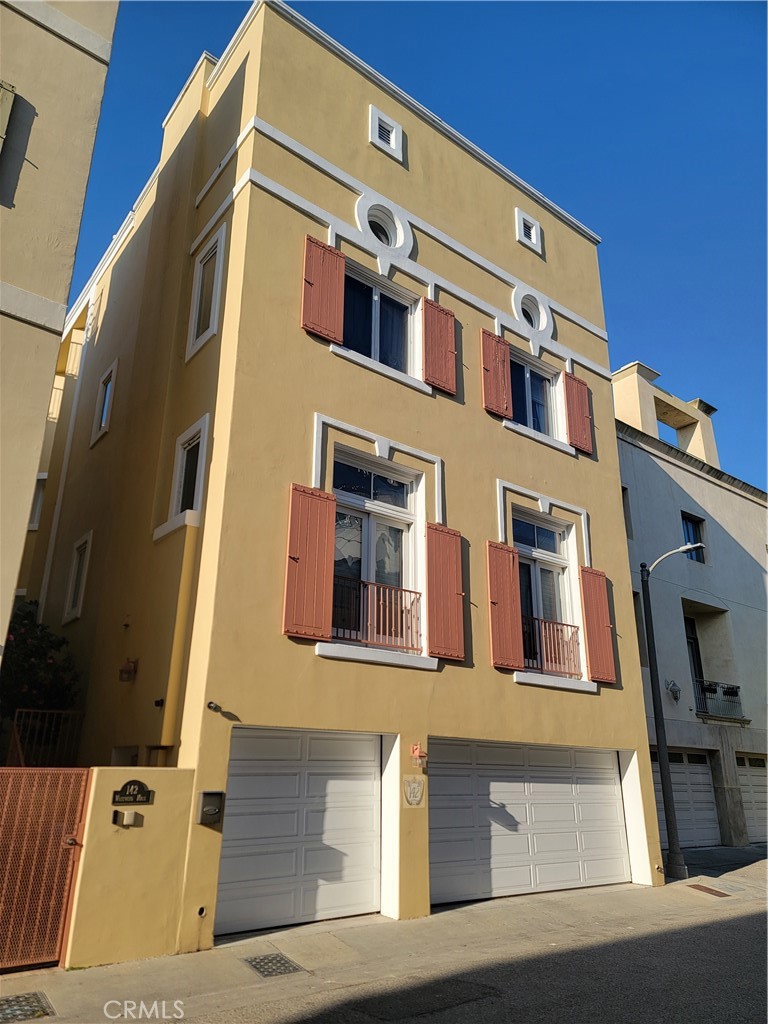 A property available for sale at 142 Westwind, Marina Del Rey, CA 90292.