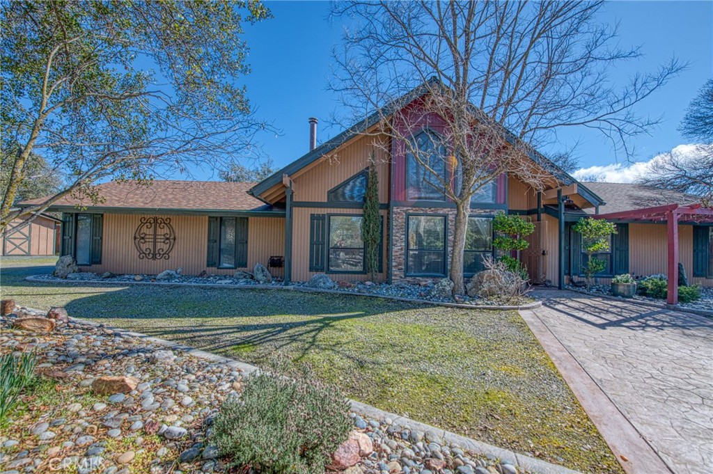 A property available for sale at 47780 Seminole Avenue, Coarsegold, CA 93614.