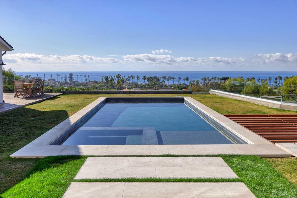 A property available for sale at 6260 Waverly Avenue, La Jolla, CA 92037.