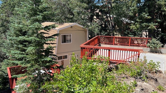 A property available for sale at 33474 Angeles Drive, Green Valley Lake, CA 92341.