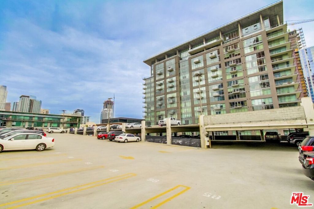 A property available for sale at 1130 S Flower Street 216, Los Angeles, CA 90015.