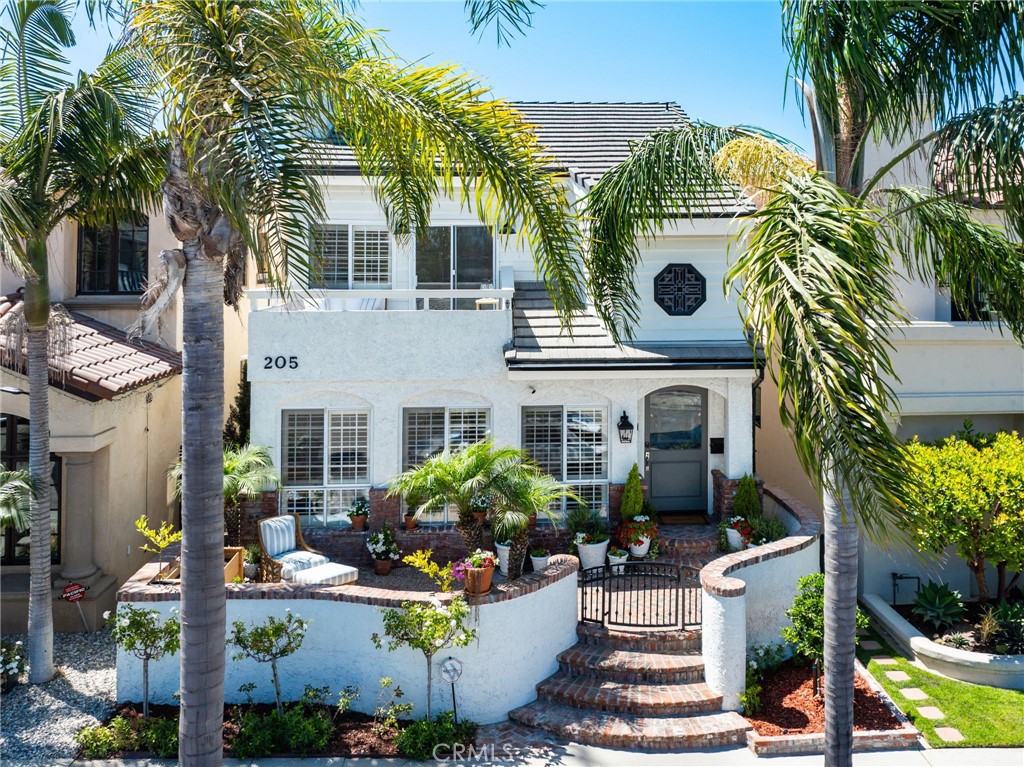 A property available for sale at 205 4th street, Seal Beach, CA 90740.