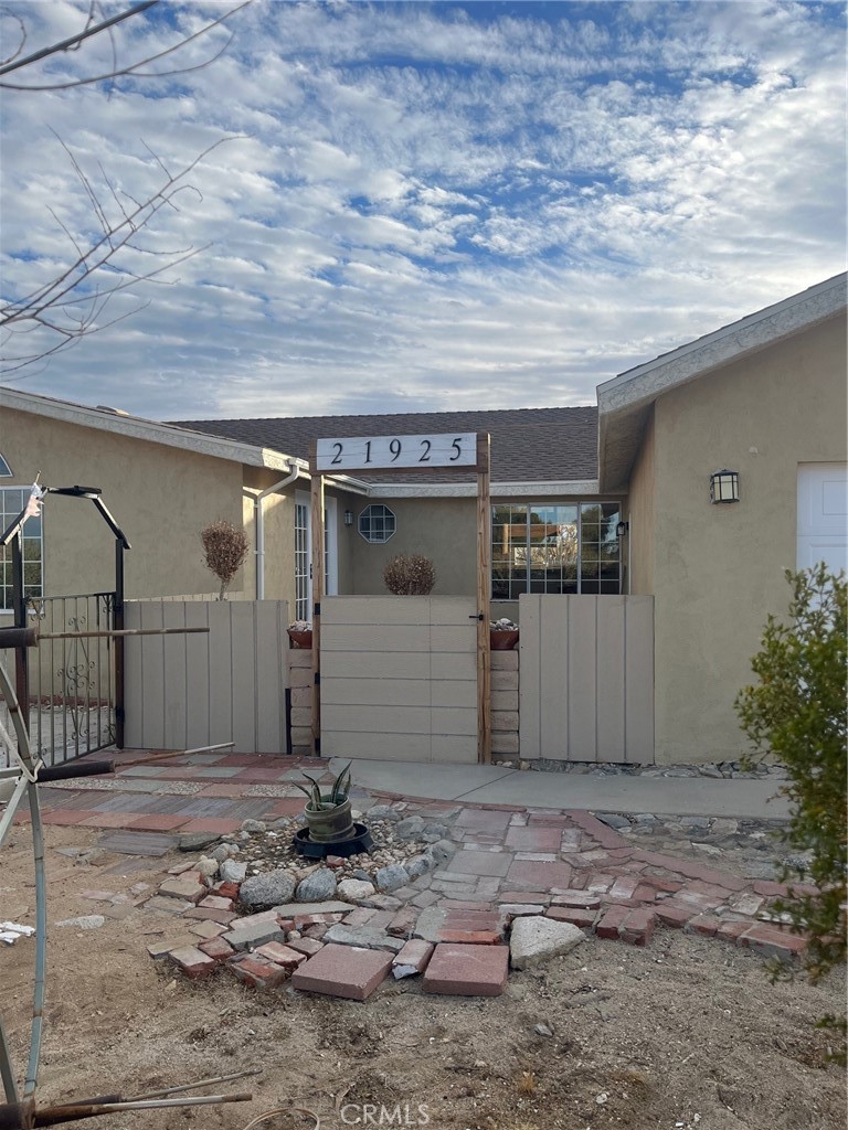 A property available for sale at 21925 Fort Tejon Road, Llano, CA 93544.