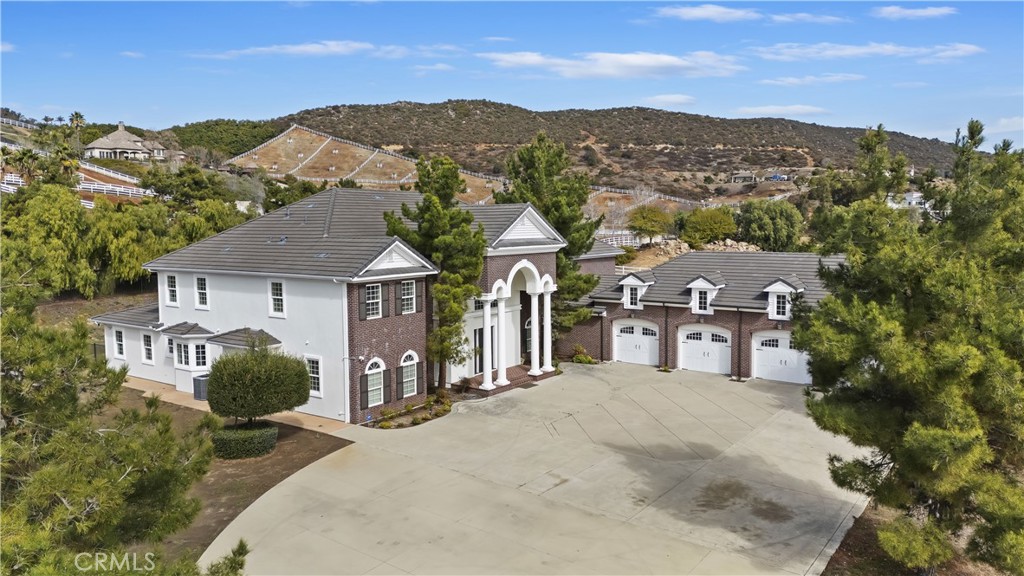 A property available for sale at 38433 Via Huerta, Murrieta, CA 92562.