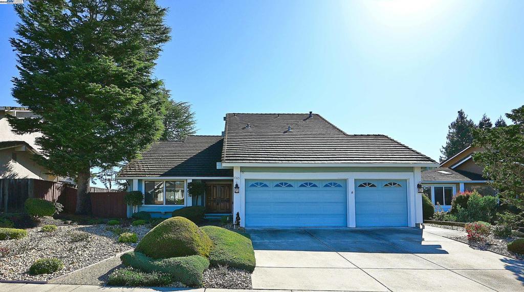 A property available for sale at 6525 Bellhurst Ln, Castro Valley, CA 94552.