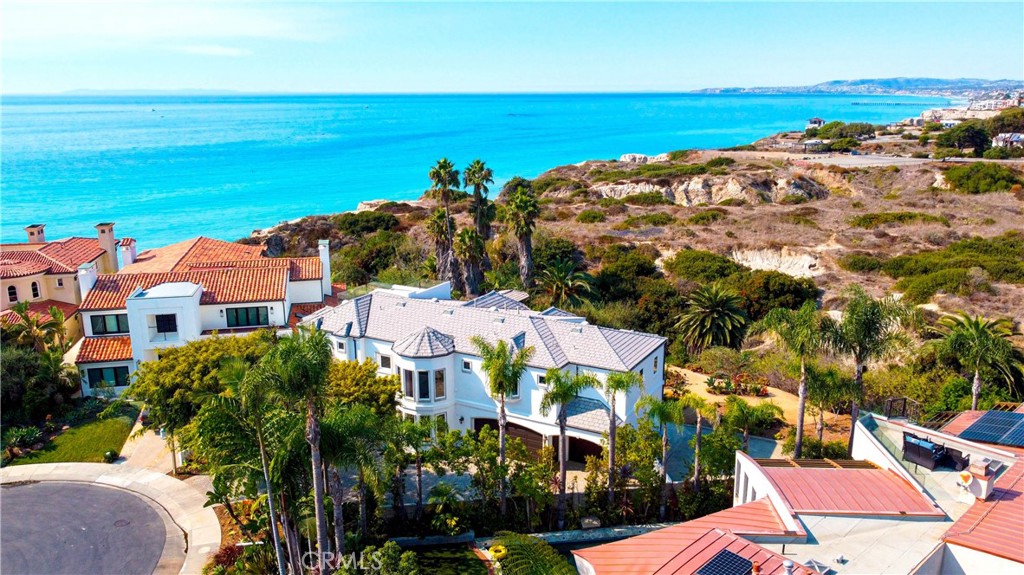 A property available for sale at 3811 Vista Blanca, San Clemente, CA 92672.