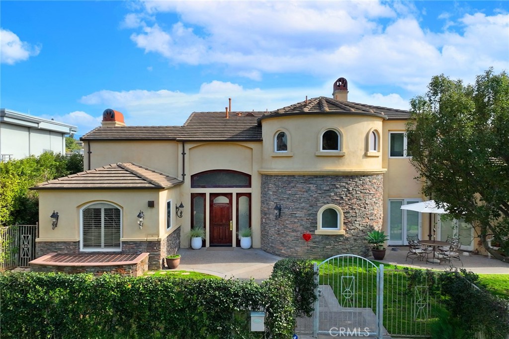 A property available for sale at 10422 Broadview Place, Santa Ana, CA 92705.
