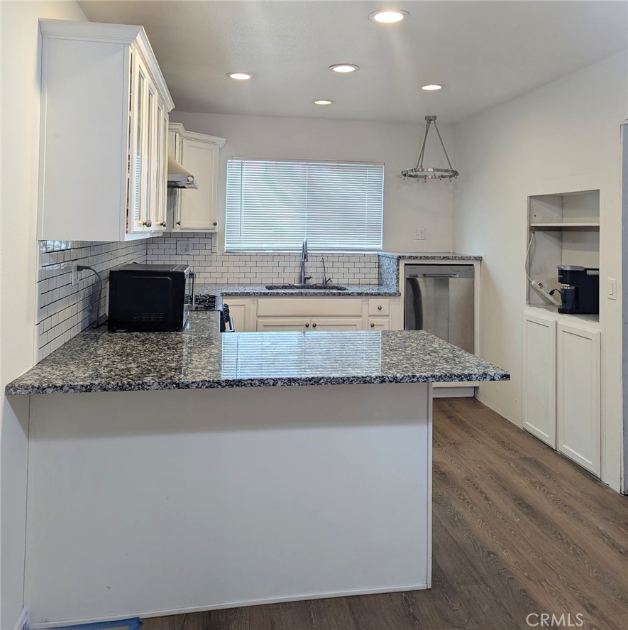 A property available for sale at 1325 N Linnell Avenue, Farmersville, CA 93223.
