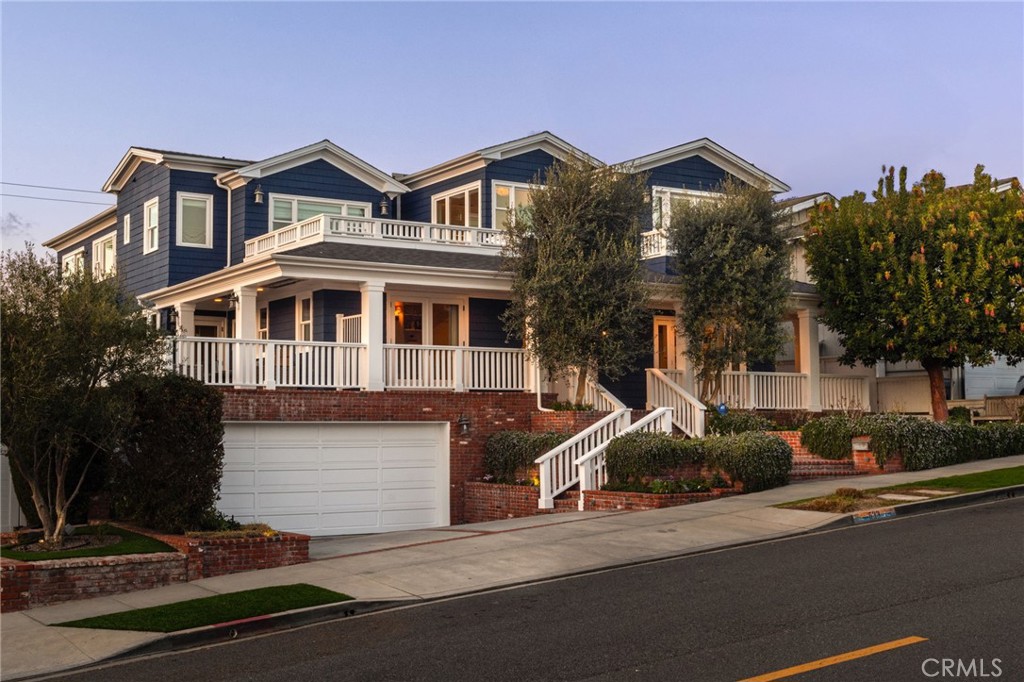 A property available for sale at 533 15th St, Manhattan Beach, CA 90266.