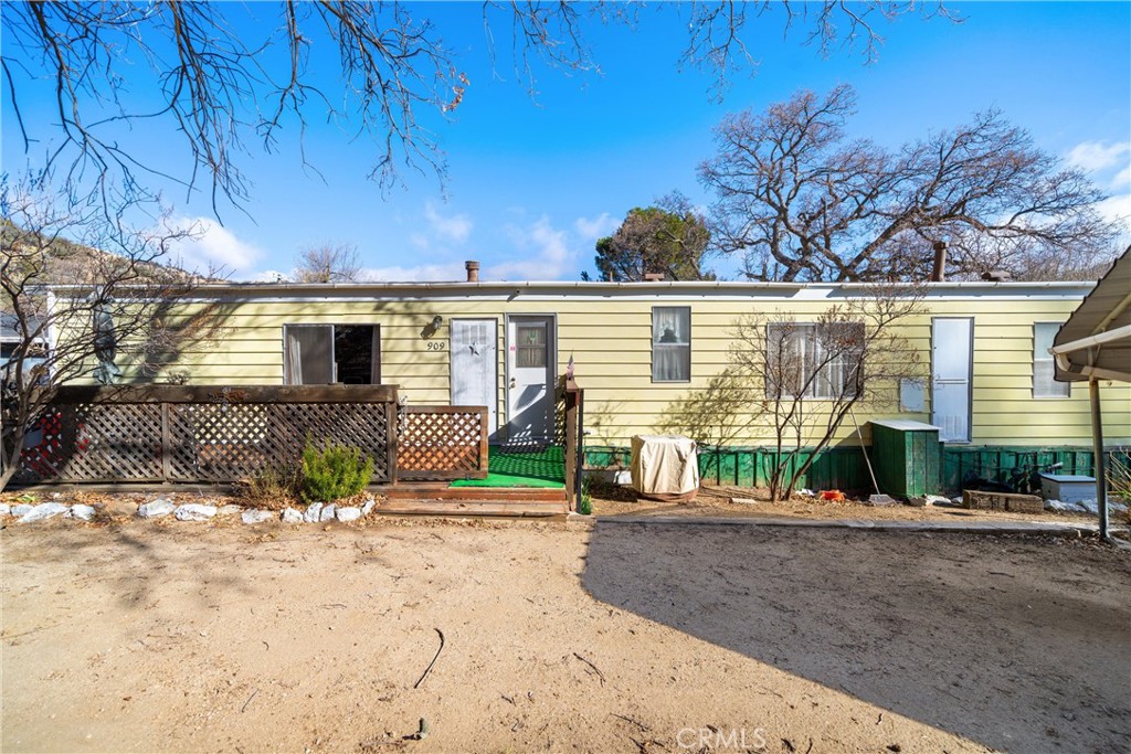 A property available for sale at 909 Starr Court, Lebec, CA 93243.