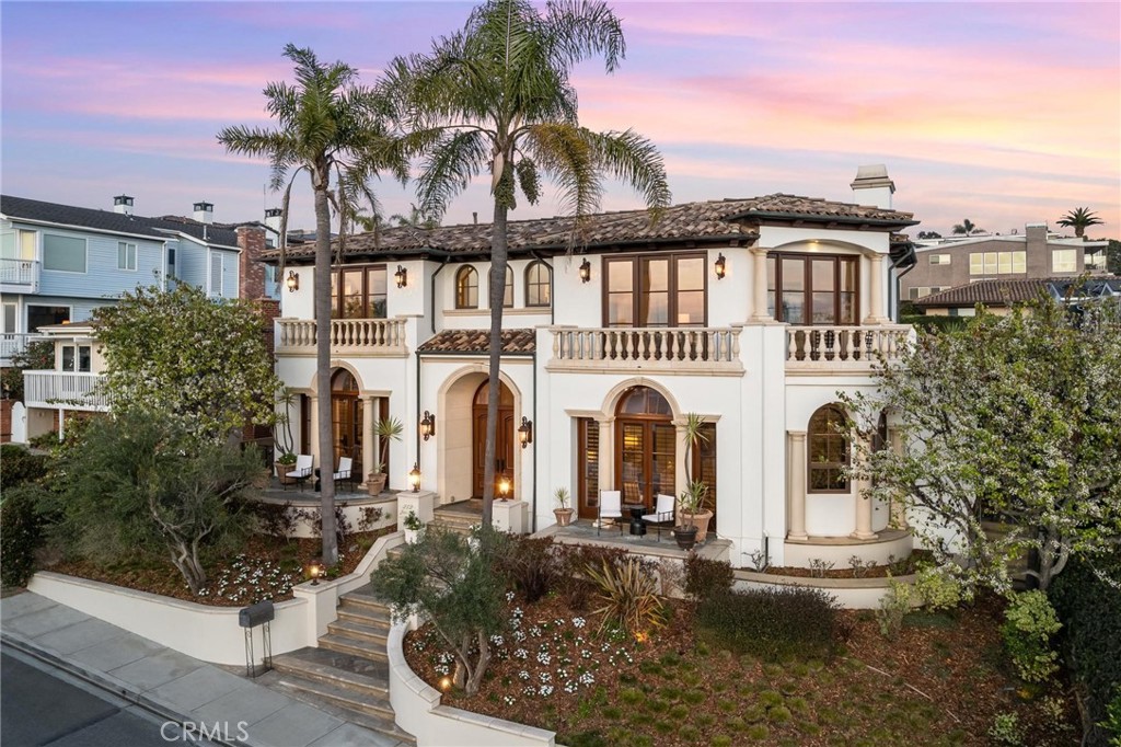 A property available for sale at 212 John Street, Manhattan Beach, CA 90266.