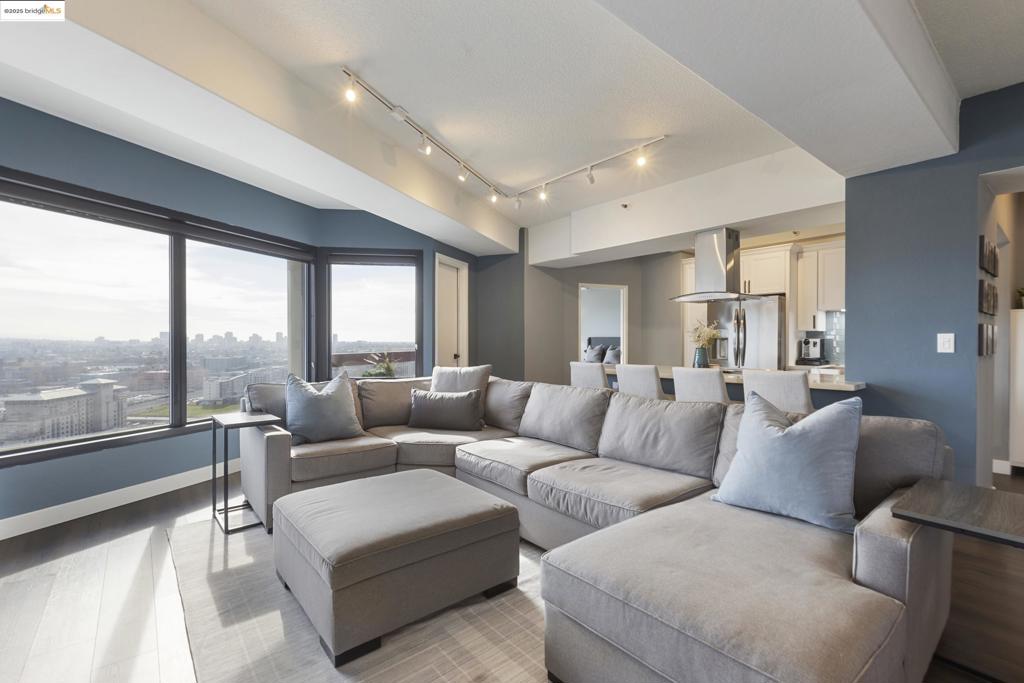 A property available for sale at 6363 Christie Ave. 2327, Emeryville, CA 94608-1977.