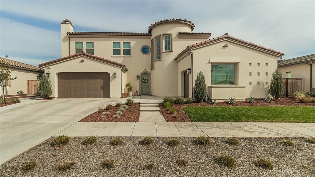 A property available for sale at 1009 Treasure Hills Drive, Madera, CA 93636.