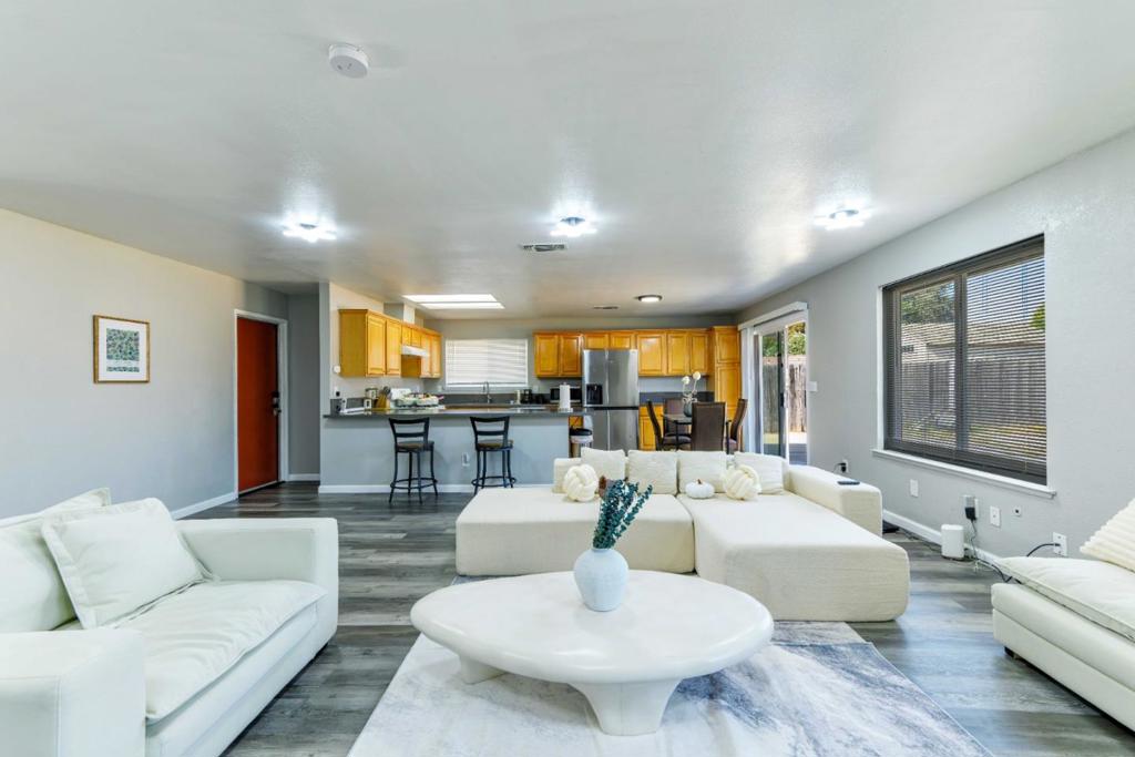 A property available for rent at 8617 Lodestone Circle, Elk Grove, CA 95624.