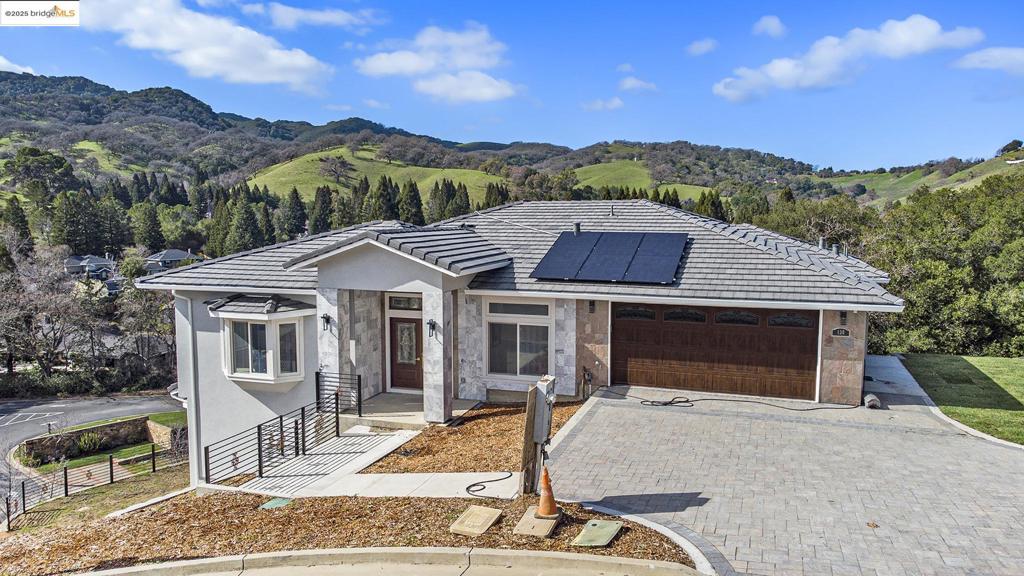 A property available for sale at 130 Arbor View Ln, Lafayette, CA 94549.