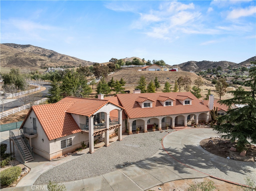 A property available for sale at 7210 Spigno Place, Agua Dulce, CA 91390.