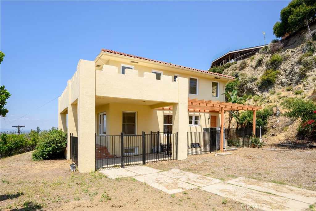 A property available for sale at 1220 E Providencia Avenue, Burbank, CA 91501.