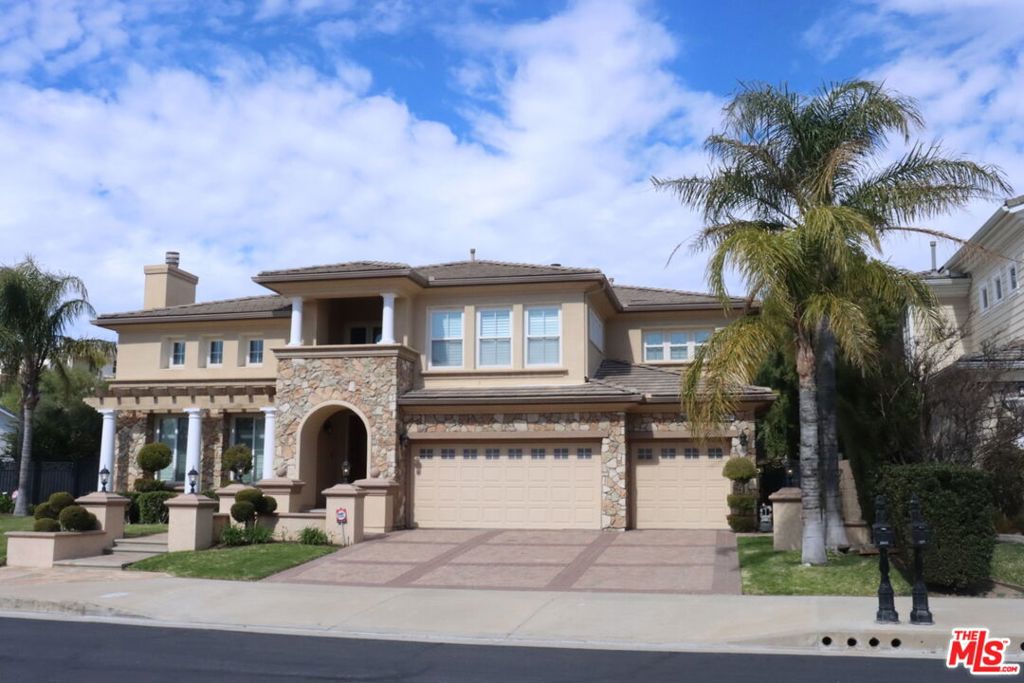 A property available for sale at 20163 Via Cellini, Northridge, CA 91326.