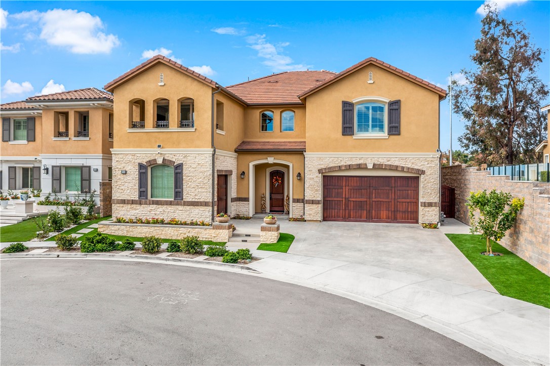 A property available for sale at 2552 Highland Oak Court, Lake Forest, CA 92679.