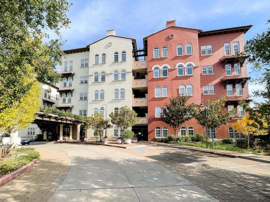 A property available for sale at 88 S Broadway 2101, Millbrae, CA 94030.