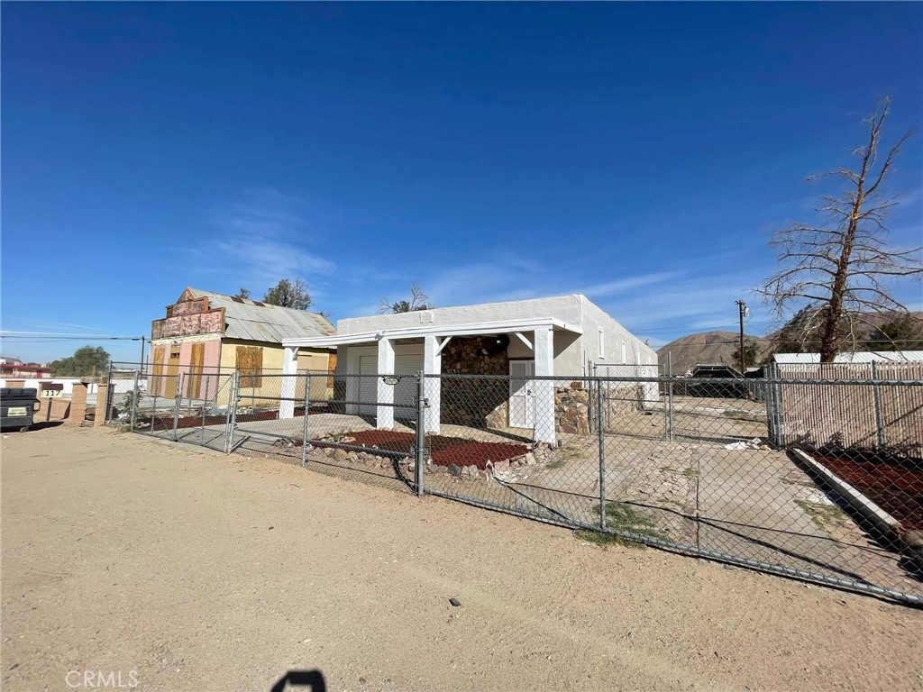 A property available for sale at 125 E Yermo Road, Yermo, CA 92398.