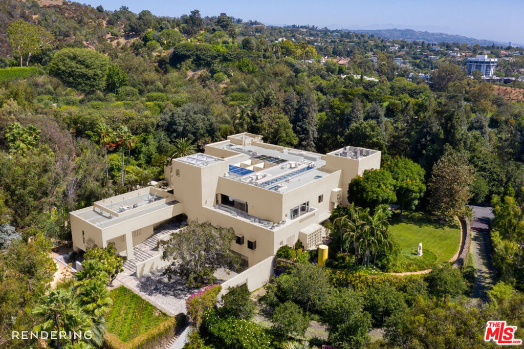 A property available for sale at 470 Layton Way, Los Angeles, CA 90049.