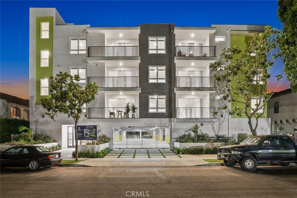 A property available for rent at 5820 La Mirada Avenue 204, Hollywood, CA 90038.