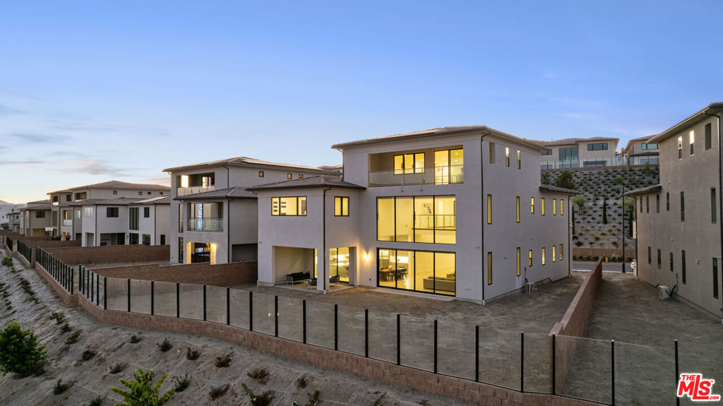 A property available for sale at 11782 N Hillsborough Lane, Porter Ranch, CA 91326.