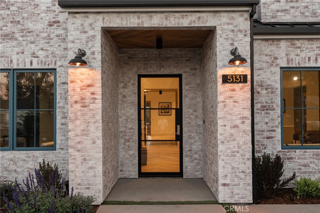 A property available for sale at 5131 Strohm Avenue, Toluca Lake, CA 91601.