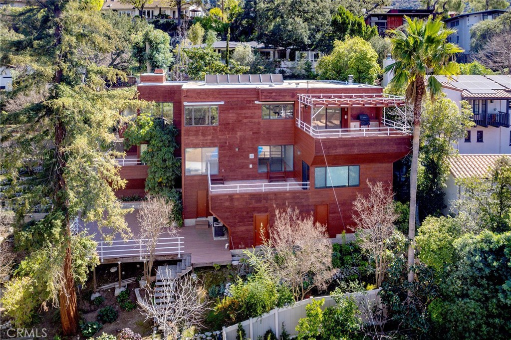 A property available for sale at 3275 Buckingham Road, Glendale, CA 91206.