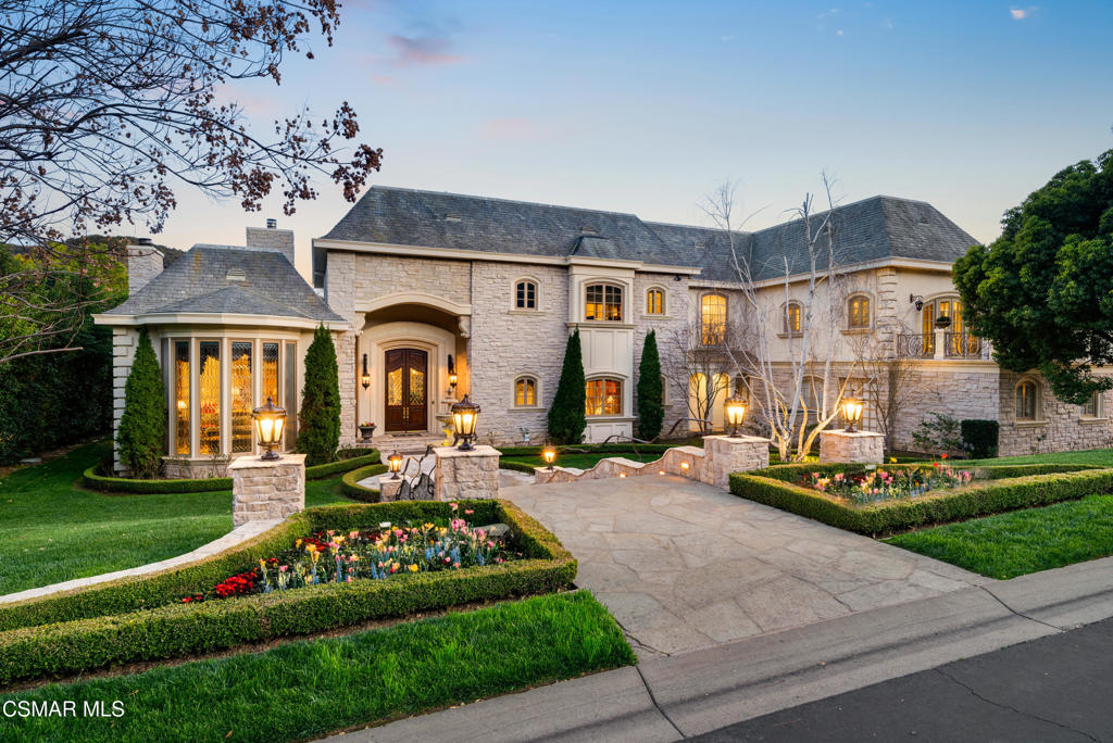 A property available for sale at 240 W Stafford Road, Thousand Oaks, CA 91361.