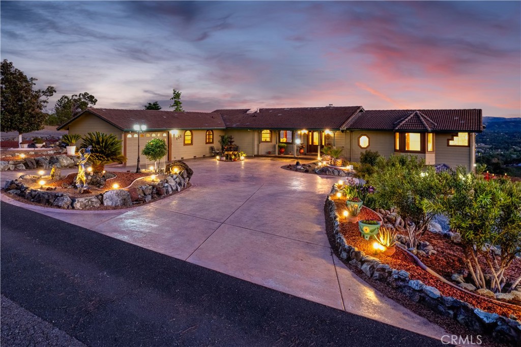 A property available for sale at 425 Lake Vista Dr, Lakeport, CA 95453.