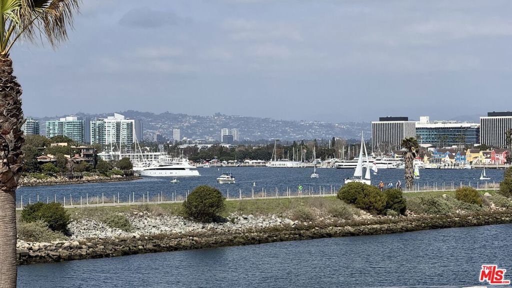 A property available for sale at 6209 Pacific Avenue 201, Playa Del Rey, CA 90293.