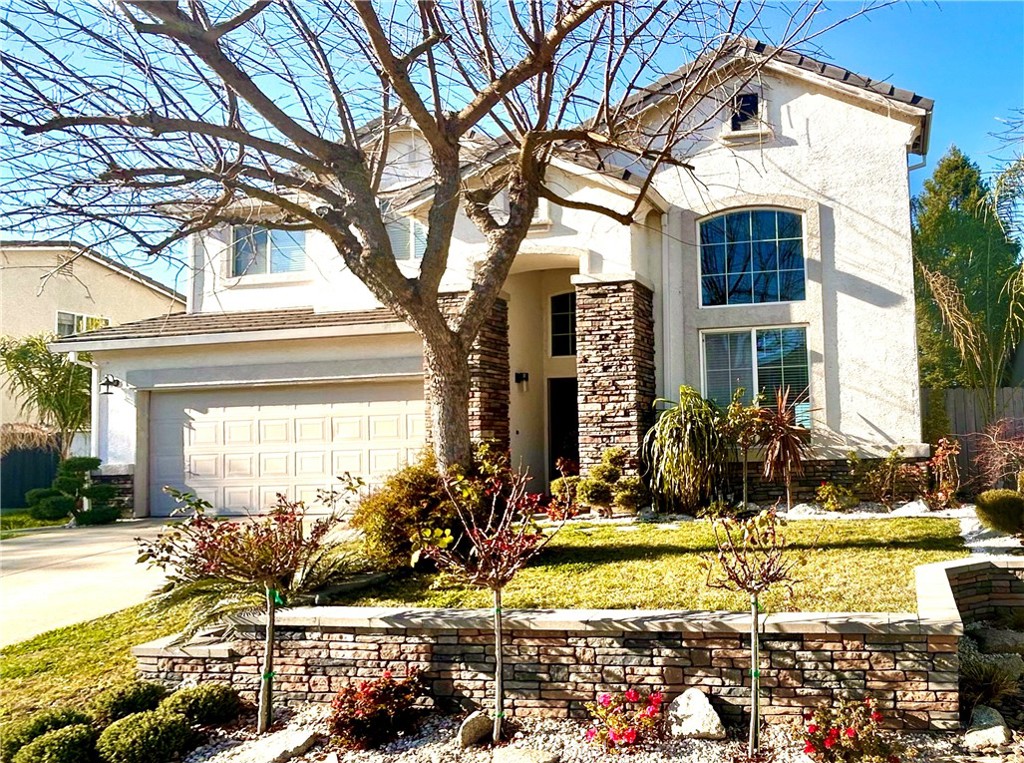 A property available for sale at 253 Royal River Drive, Yuba City, CA 95991.
