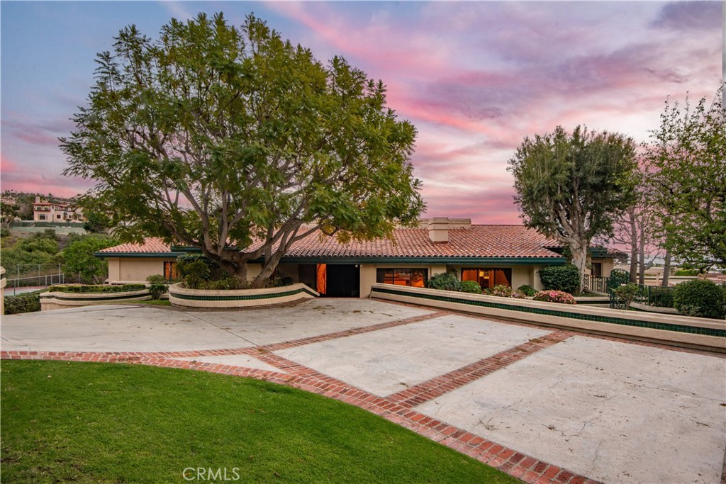 A property available for sale at 940 Paseo La Cresta, Palos Verdes Estates, CA 90274.