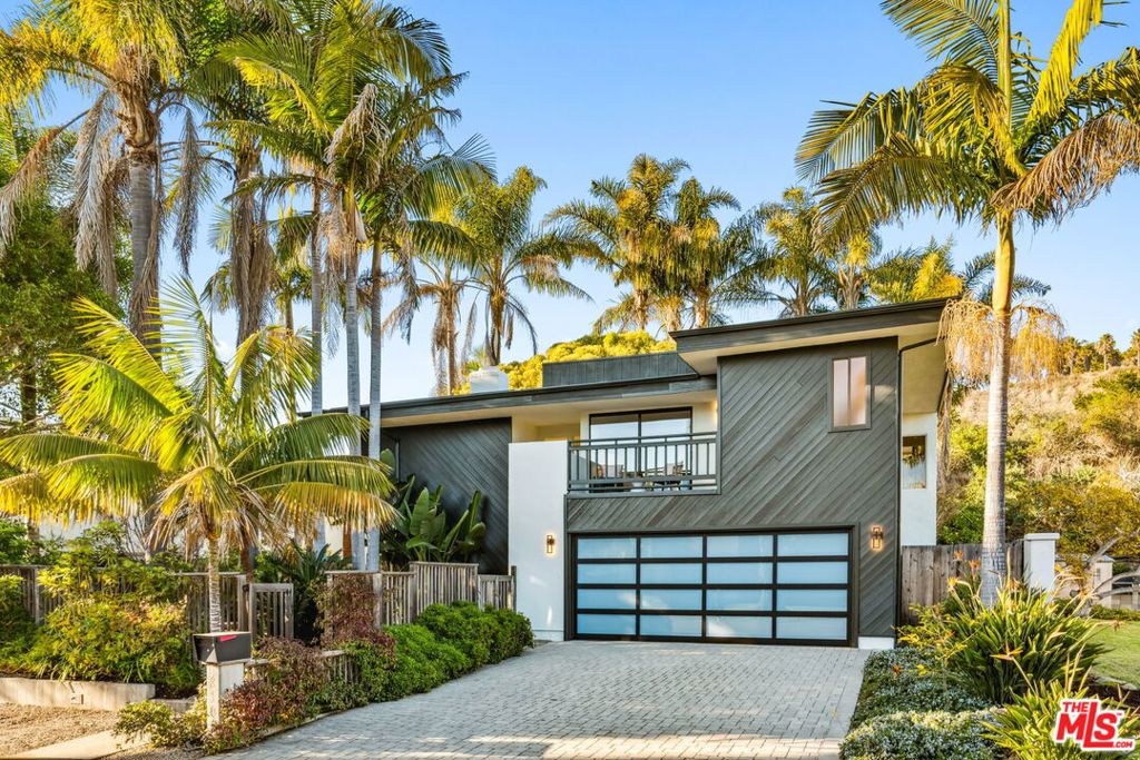 A property available for sale at 8105 Buena Fortuna Street, Carpinteria, CA 93013.