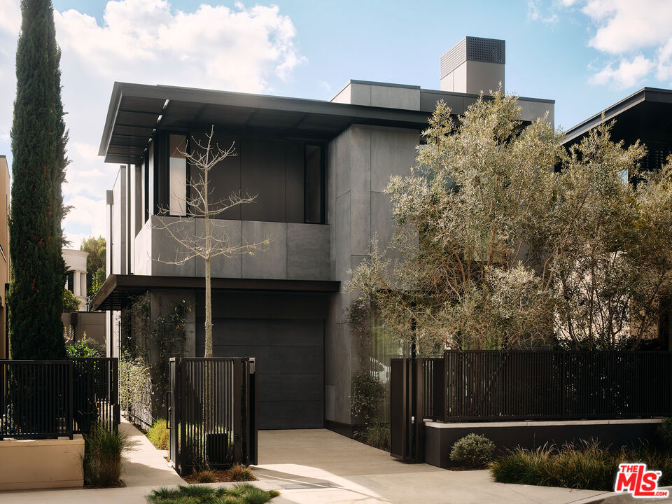 A property available for sale at 8899 Beverly Boulevard 7, West Hollywood, CA 90048.