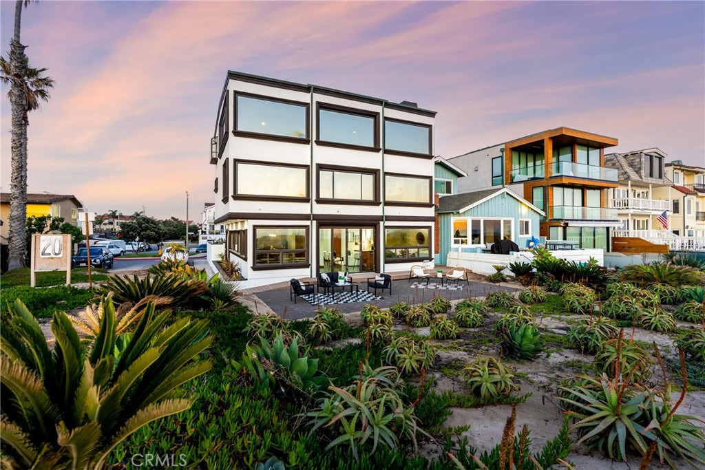 A property available for sale at 16601 S Pacific Avenue, Sunset Beach, CA 90742.