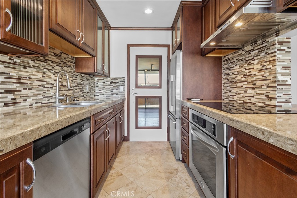 A property available for sale at 525 N Sycamore Ave #419, Hancock Park, CA 90036.