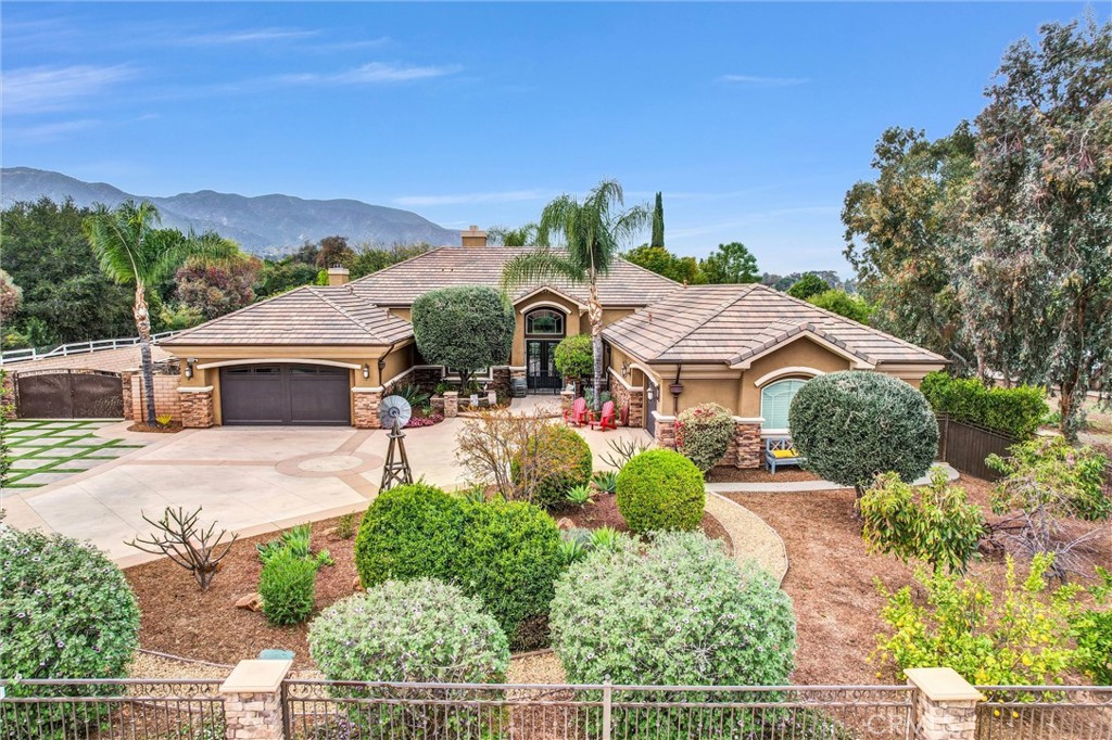 A property available for sale at 2480 Oak Avenue, Corona, CA 92882.