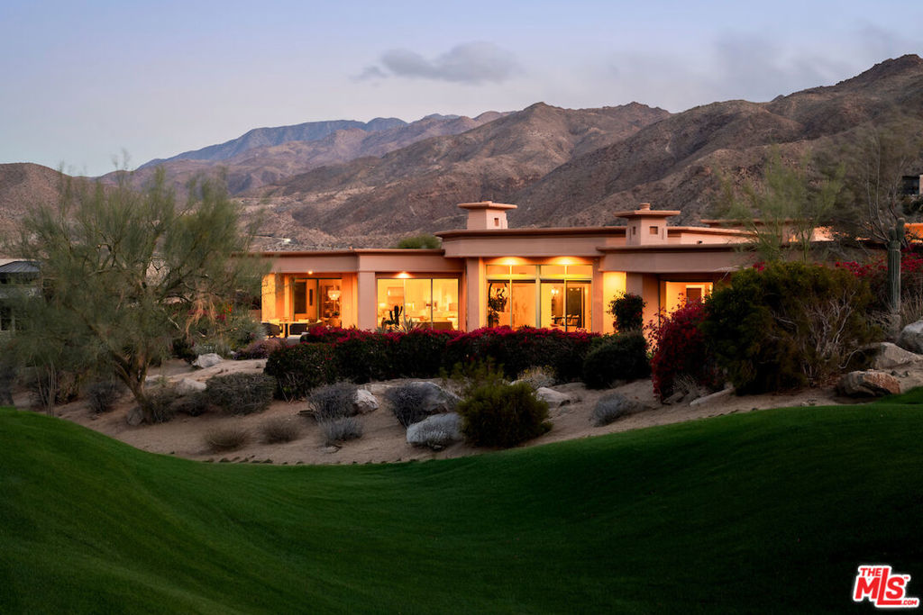 A property available for sale at 136 Netas Drive, Palm Desert, CA 92260.