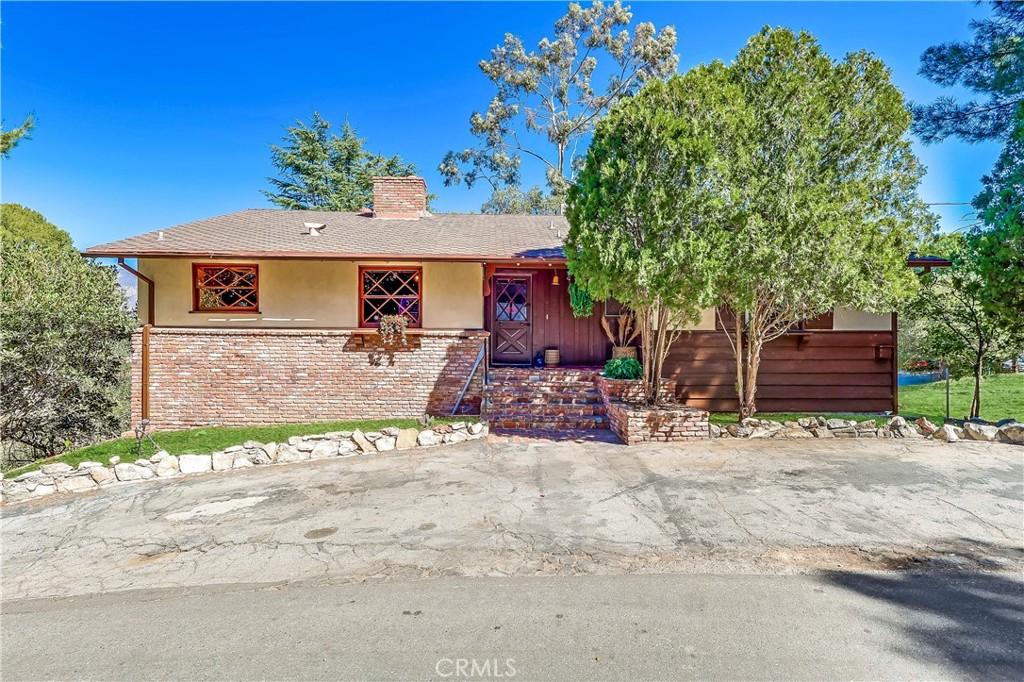 A property available for sale at 7951 Glenties Lane, Sunland, CA 91040.
