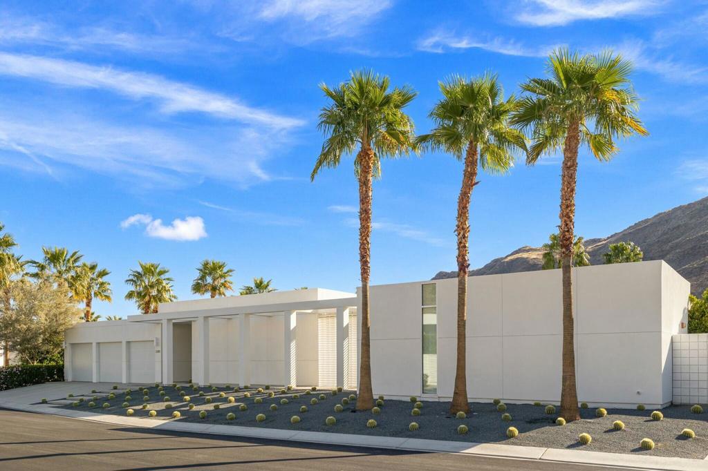 A property available for sale at 3088 Linea Terrace, Palm Springs, CA 92264.